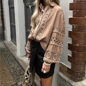 NWOT POL Clothing Elegant Lace-Trimmed Women's Top Size Small